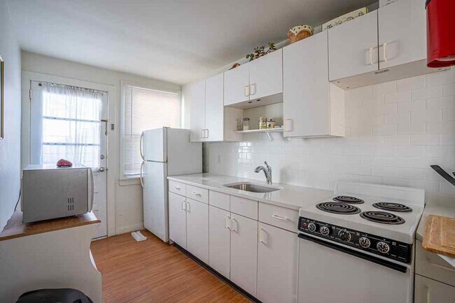 Building Photo - WINTER RENTAL - 1 Bed / 1 Bath - BEACH BLO...