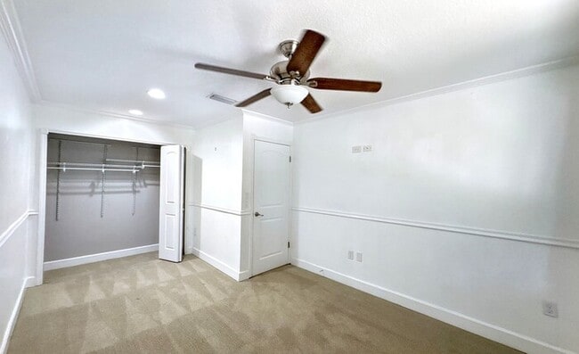 Building Photo - 13963 Lake Point Dr