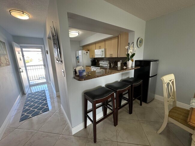 Building Photo - 5151 N Hwy A1A