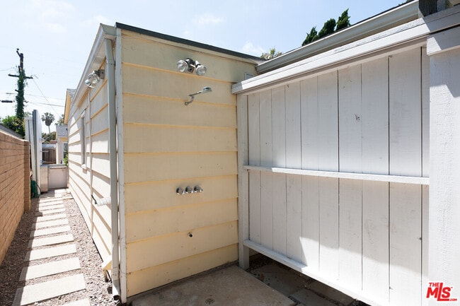 Building Photo - 8176 La Jolla Shores Dr