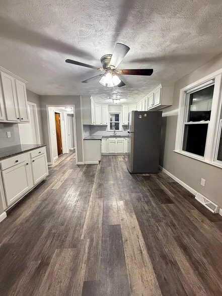 Building Photo - 80 Gladstone St