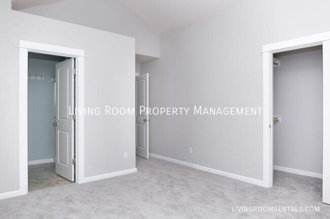 Building Photo - 1142 SW 162nd Ave