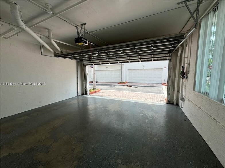 Building Photo - 2142 Van Buren St