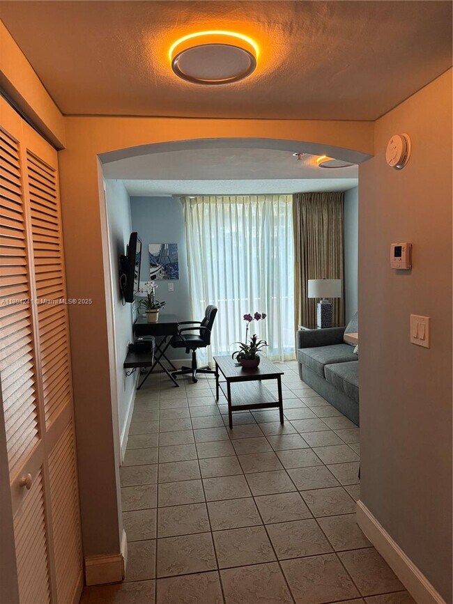 Building Photo - 2951 S Bayshore Dr