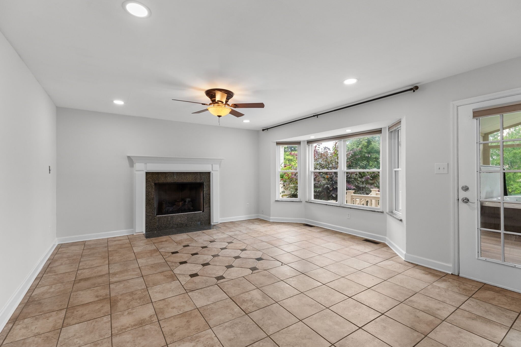 Building Photo - 701 Oak Run Ln