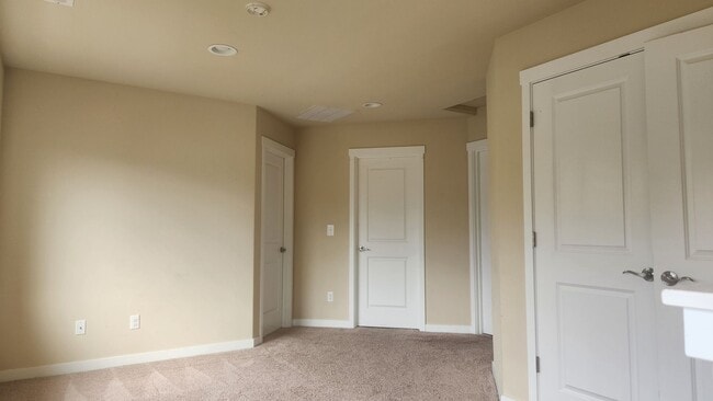 Building Photo - 3 bedroom, 2.5 bath, Townhome Mill Creek $...