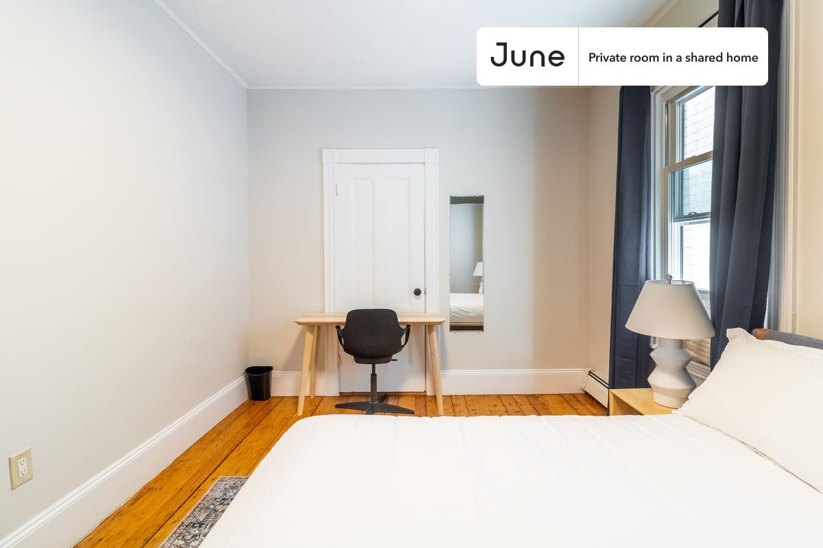 Building Photo - Room in Shared 4 bed/1 bath home in Roxbury