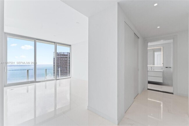 Building Photo - 300 Biscayne Blvd Way