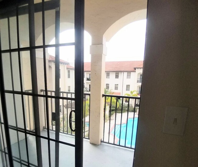 Building Photo - Beautiful 3/2 Pool View Condo  x Rent @ Th...