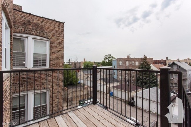 Building Photo - 3639 W Shakespeare Ave