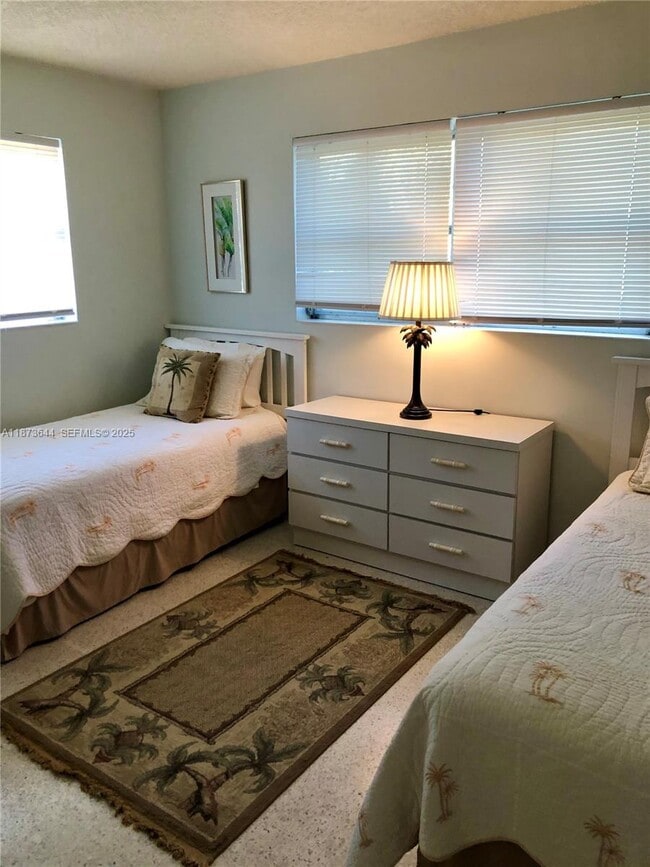 Building Photo - 1241 Manor Dr