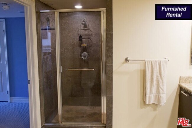 Building Photo - 1319 N Detroit St