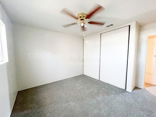 Building Photo - 515 San Clemente St