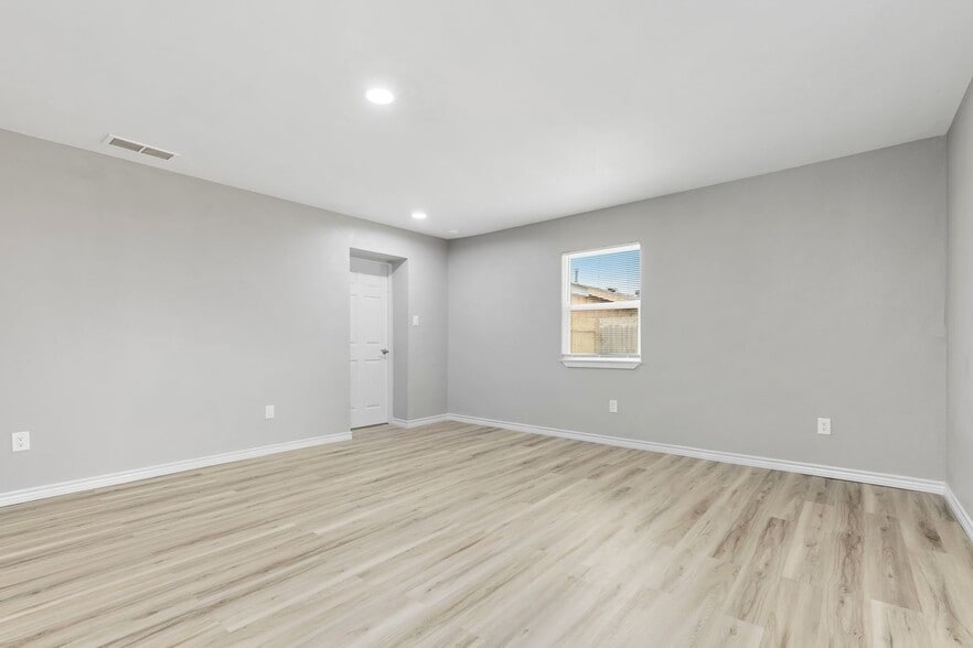 Building Photo - 1401 Garrett St