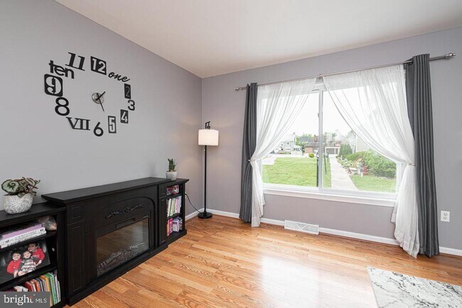 Building Photo - 10 Terry Ct