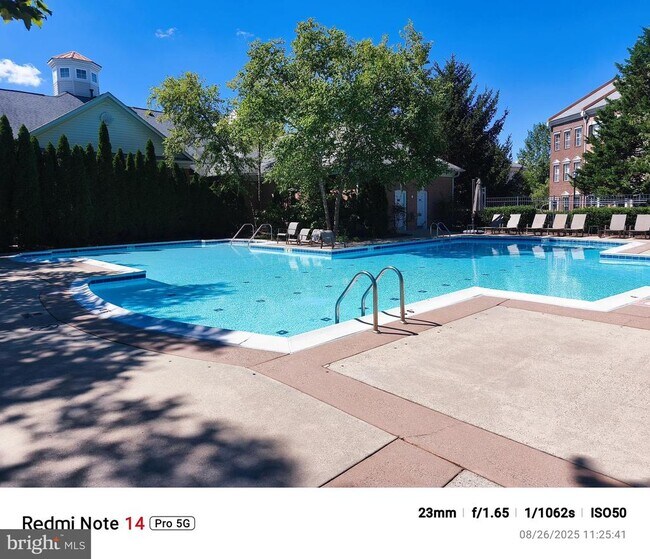 Building Photo - 42506 Hollyhock Terrace