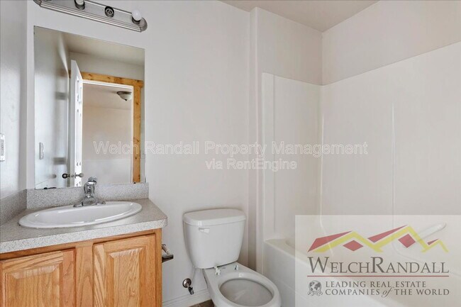 Building Photo - 1213 N Orchard Ave