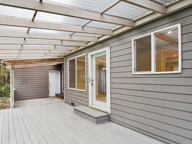Building Photo - Fully Remodeled - 3 Bed/2 Bath with AC -  South Seattle - Boeing Field