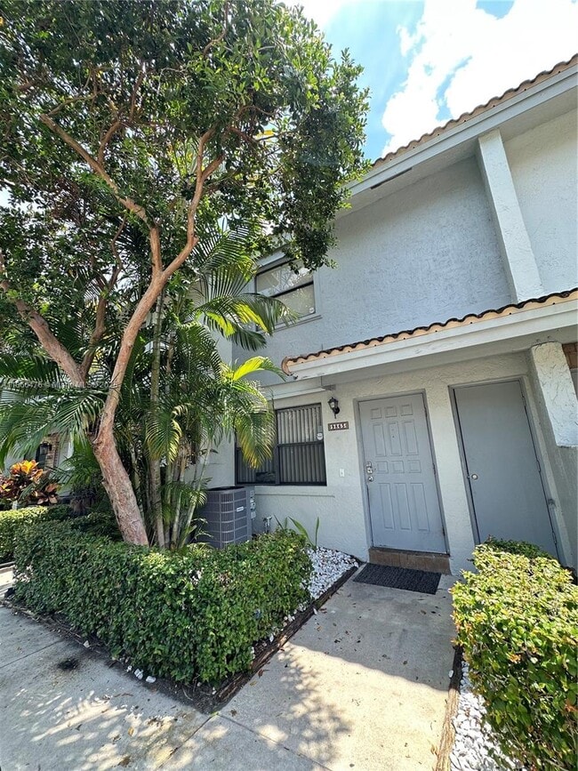 Building Photo - 9865 Riverside Dr