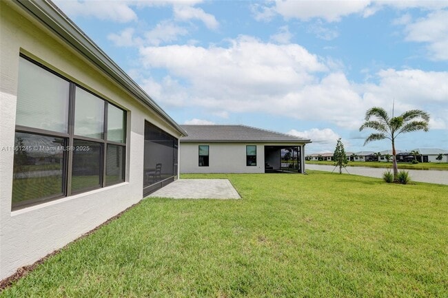 Building Photo - 11665 SW Marine Wy
