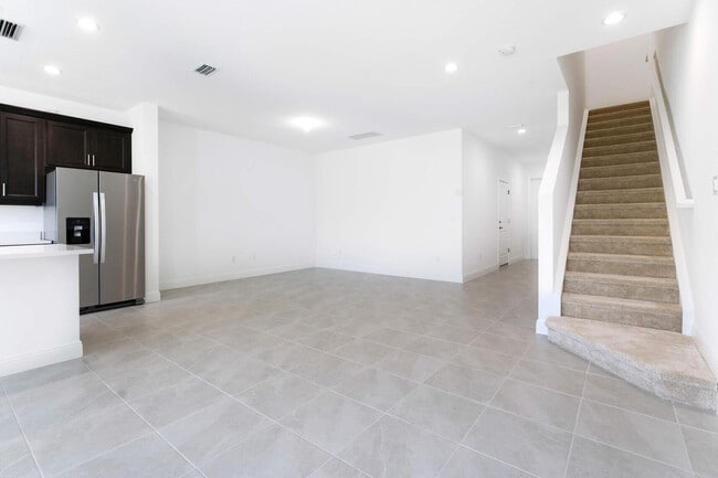 Building Photo - 552 Sanderling Cir