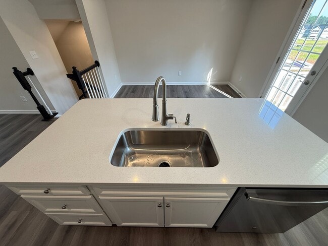 Building Photo - Brand New Townhome!!