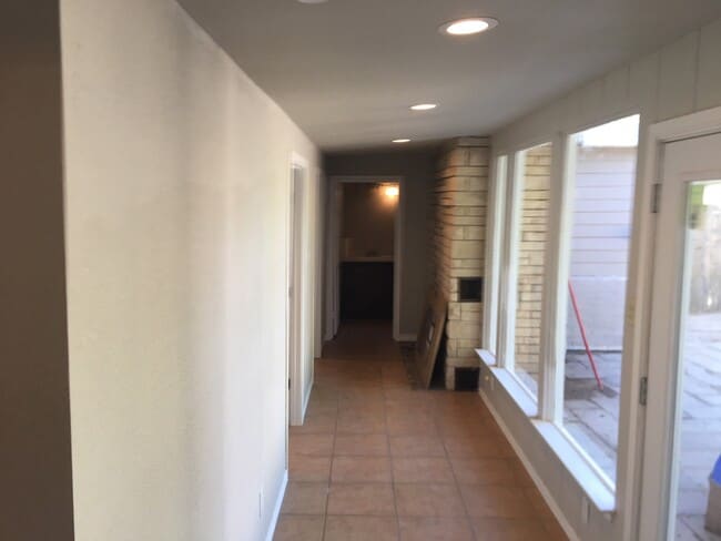 Building Photo - FOUR BEDROOM TWO BATHROOM NEAR ACU