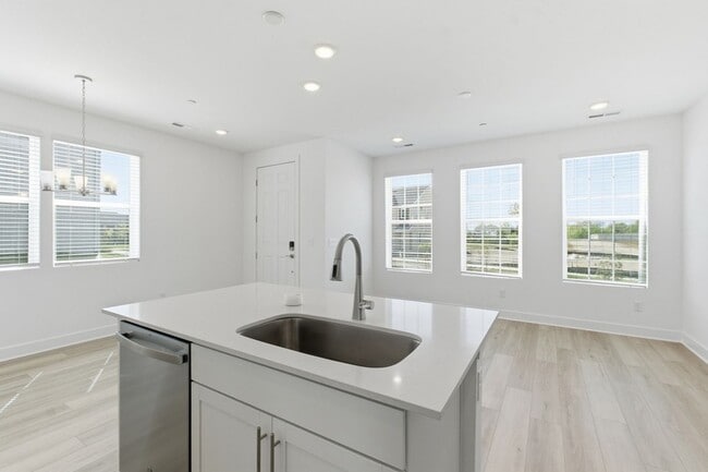 Building Photo - 320 Lynwood Station Blvd