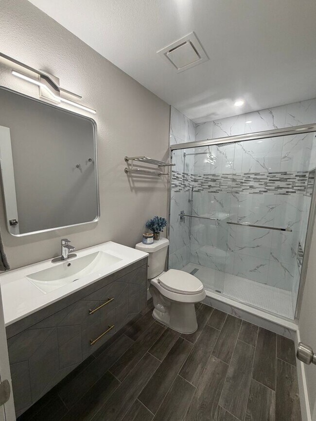 Building Photo - Spacious 3-Bedroom Home for Lease in Established Hurst Neighborhood