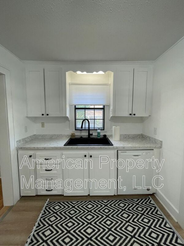 Building Photo - 1227 S College Ave