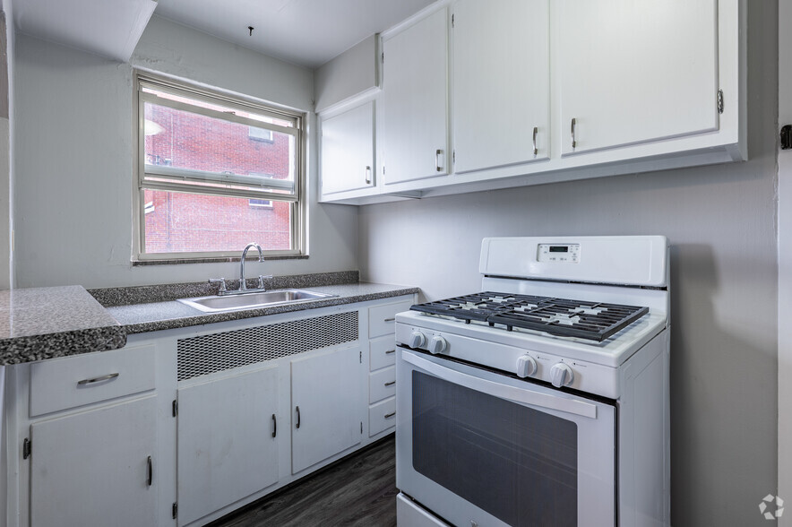 Primary Photo - Alvern Gardens Apartments