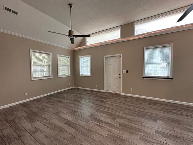 Building Photo - Exclusively Offered by Muse Realty Rentals...
