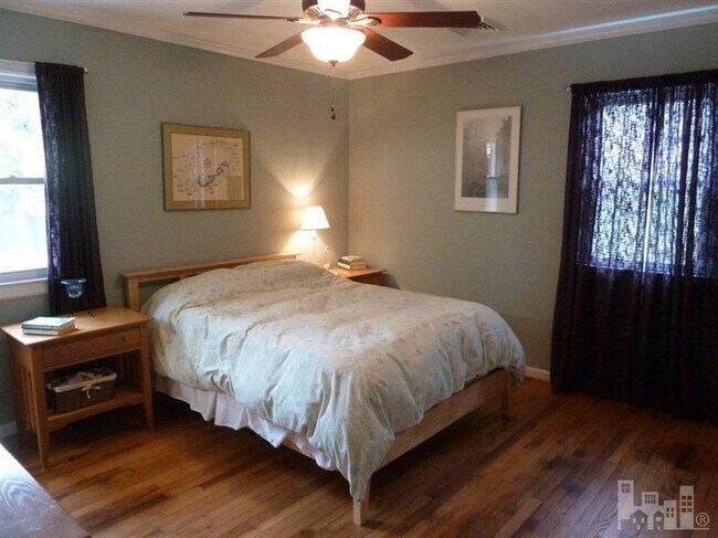 Building Photo - Close access to UNCW, Beach, Hwy 40, walk ...