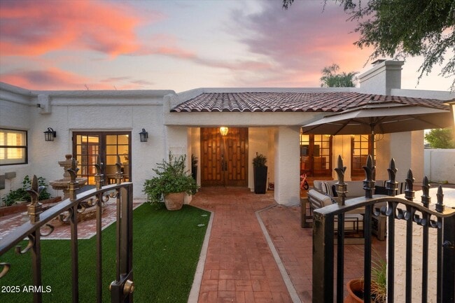 Building Photo - 1025 E Morten Ave