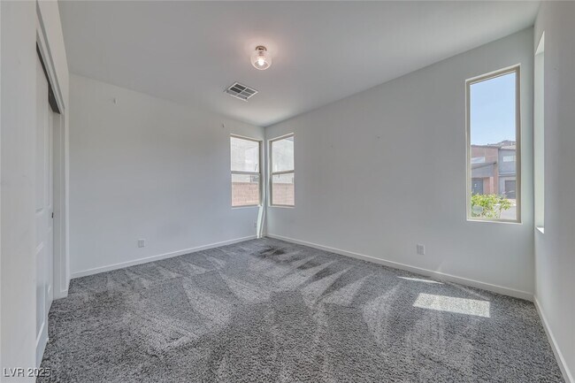 Building Photo - 1038 Delbrook Ave