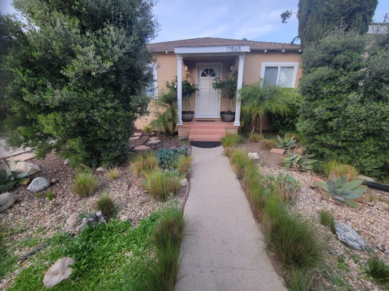 Building Photo - 17565 Bullock St