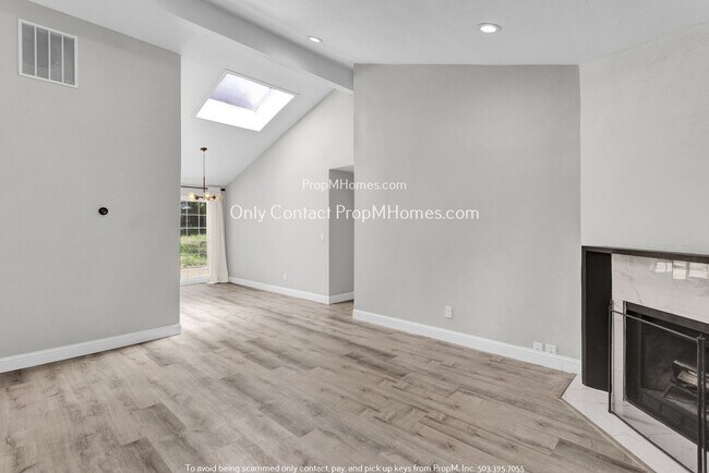 Building Photo - Charming Portland Retreat: Spacious Home w...