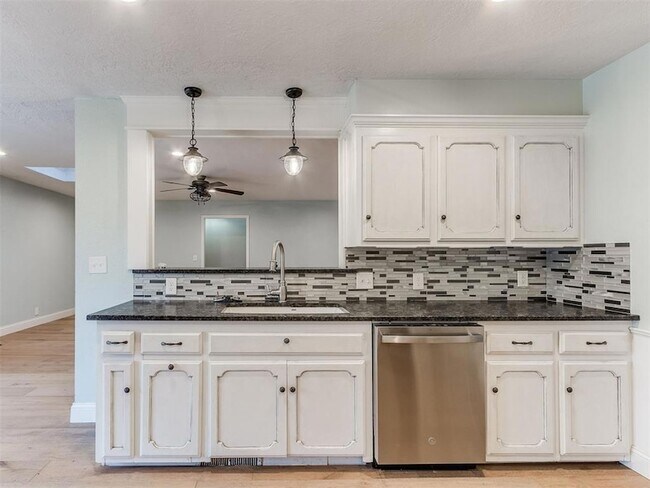 Building Photo - 1428 Cinderella Ave