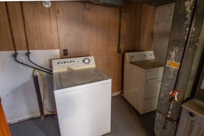 Building Photo - 3 bedroom 2 bathroom Ranch