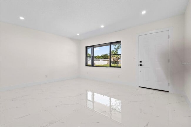 Building Photo - 8014 W Comanche Ave