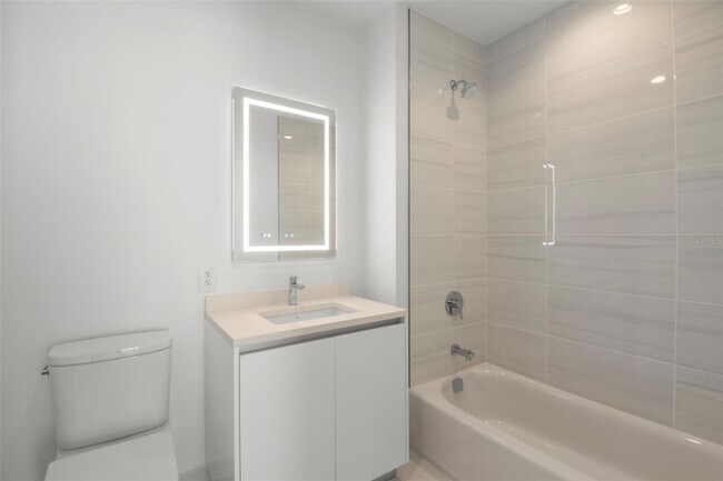 Building Photo - 400 Central Ave