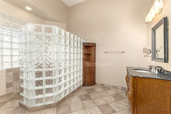 Building Photo - 2738 E Silverwood Dr