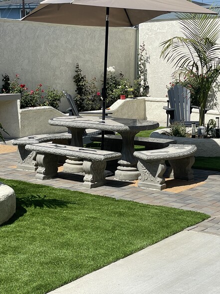 Outdoor Seating Area - 15015 Gramercy Pl
