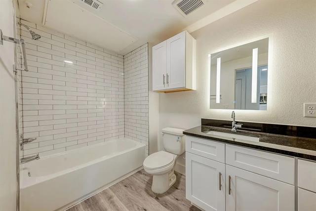 Building Photo - 1200 E 15th St