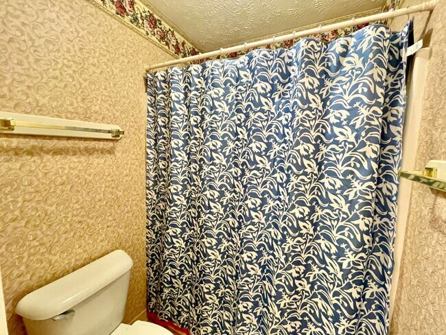 Building Photo - Spacious 3-Bedroom Nest with 2.5 Baths And...