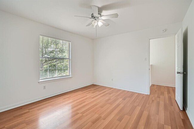 Building Photo - 1293 Amberwood Loop