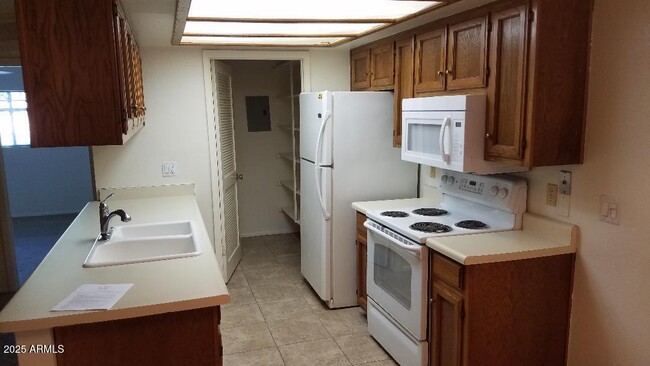 Building Photo - 520 N Stapley Dr