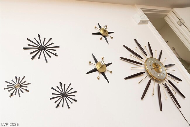 Building Photo - 353 E Bonneville Ave