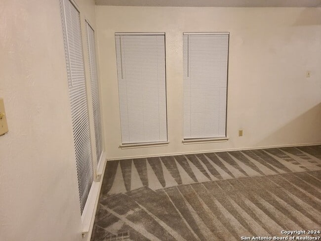 Building Photo - 620 Fern Meadow Dr