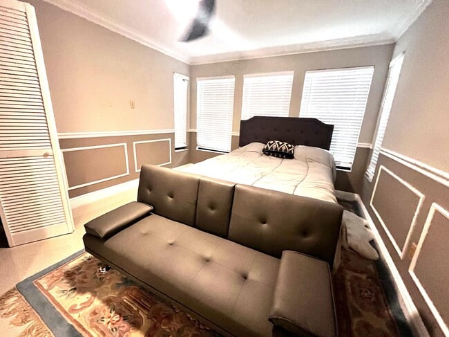 Building Photo - 6186 Duckweed Rd